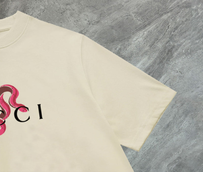 Gucci - T-shirt avec un design serpent et logo Gucci - Crème