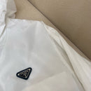 Prada - Coupe-vent en nylon avec plaque Prada Blanche