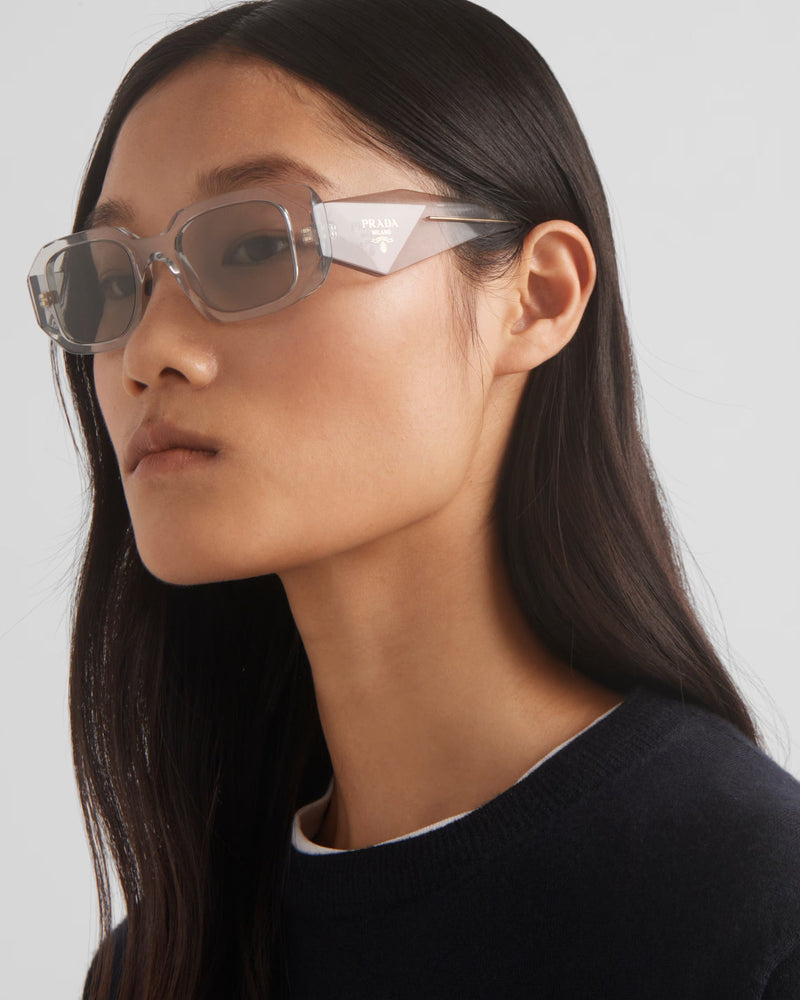 Prada - Lunettes De Soleil Prada Symbole Verres Gris Clair