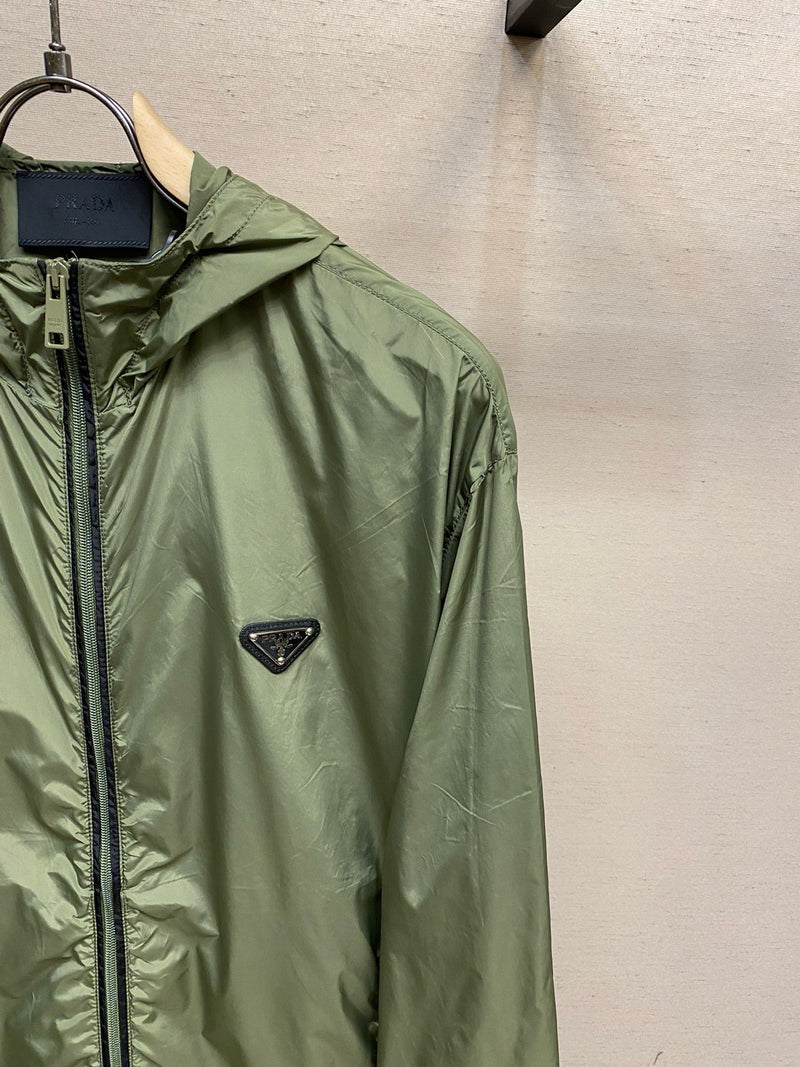 Prada - Coupe-vent en nylon avec plaque Prada Vert Kaki