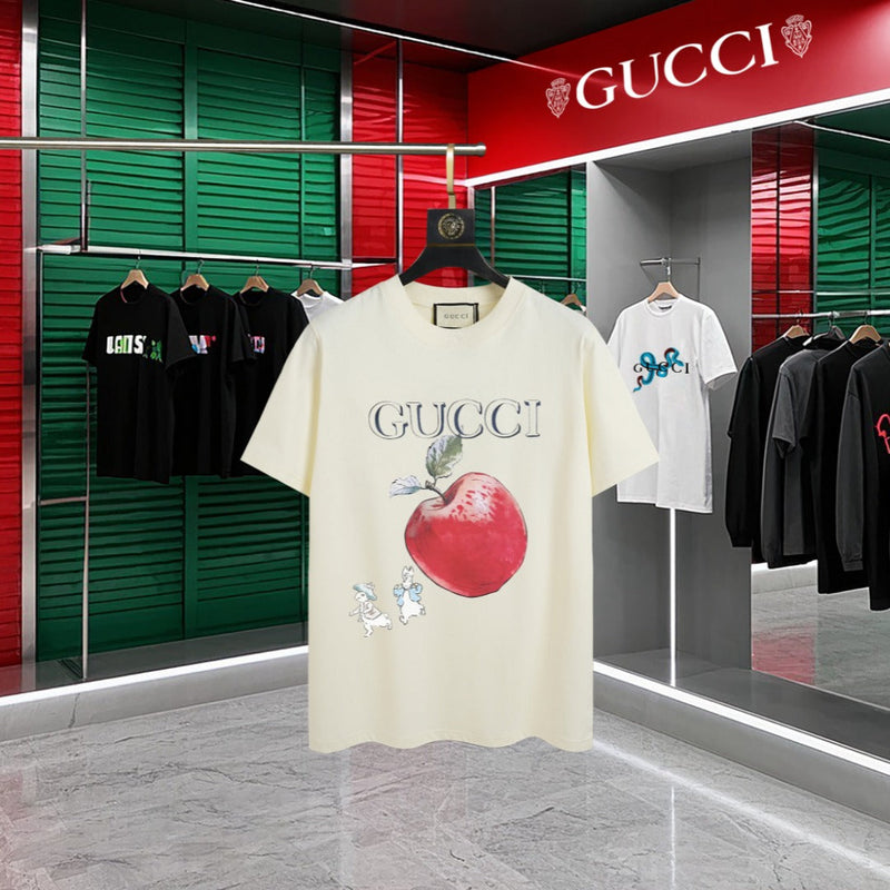 Gucci - T-shirt avec un design de pomme rouge et logo Gucci - Crème