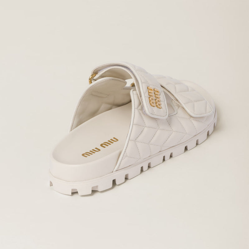 Miu Miu - Mules en cuir nappa matelassé Blanc