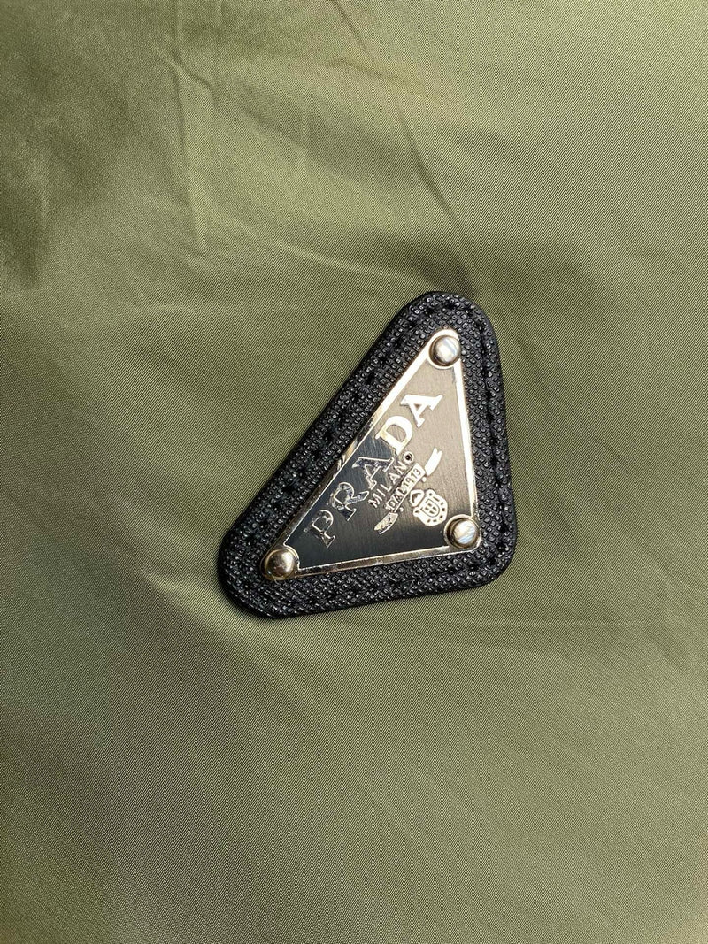 Prada - Coupe-vent en nylon avec plaque Prada Vert Kaki