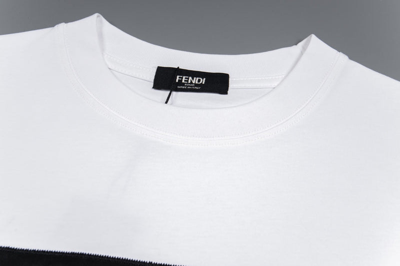Fendi - T-shirt avec logo Fendi en jaune sur une étiquette - Blanc