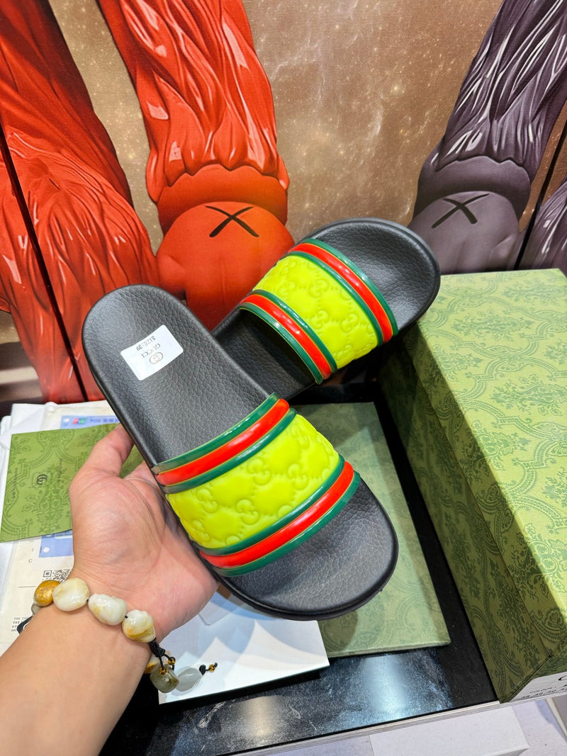 Gucci - Sandale Gucci Jaune avec Bandes Colorés Rouge/Vert