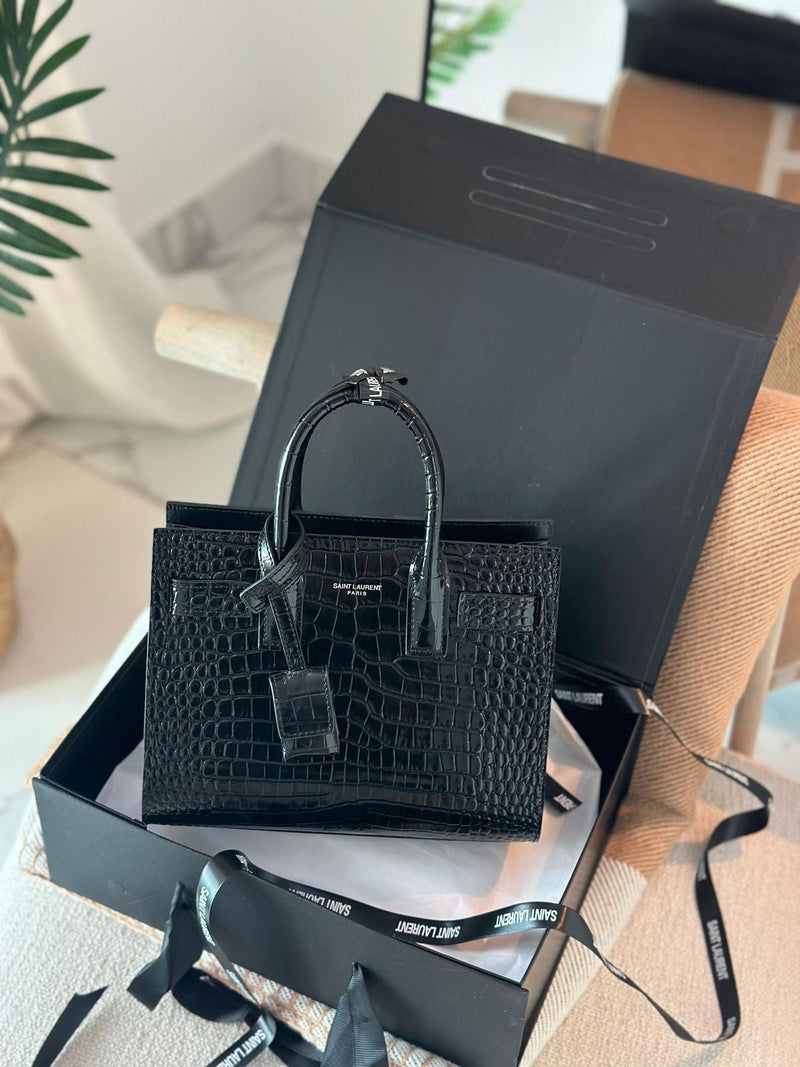 Yves Saint Laurent - Sac De Jour en cuir embossé crocodile Nano Noir