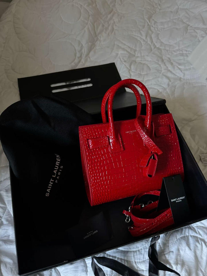 Yves Saint Laurent - Sac De Jour en cuir embossé crocodile Nano Rouge