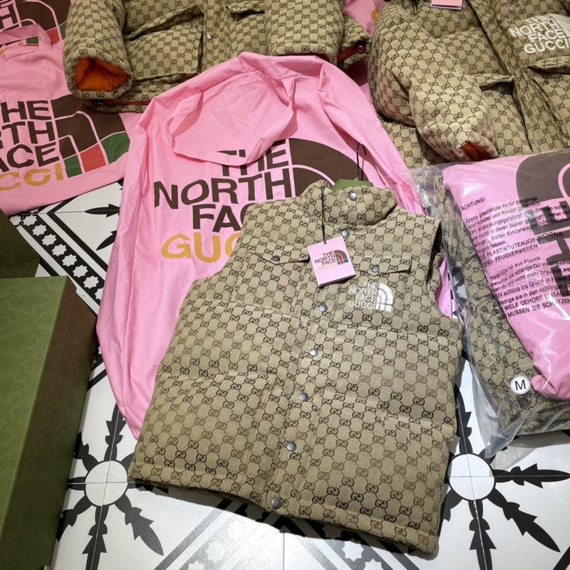 Gucci x TheNorthFace - Doudoune sans manche avec logo  Beige