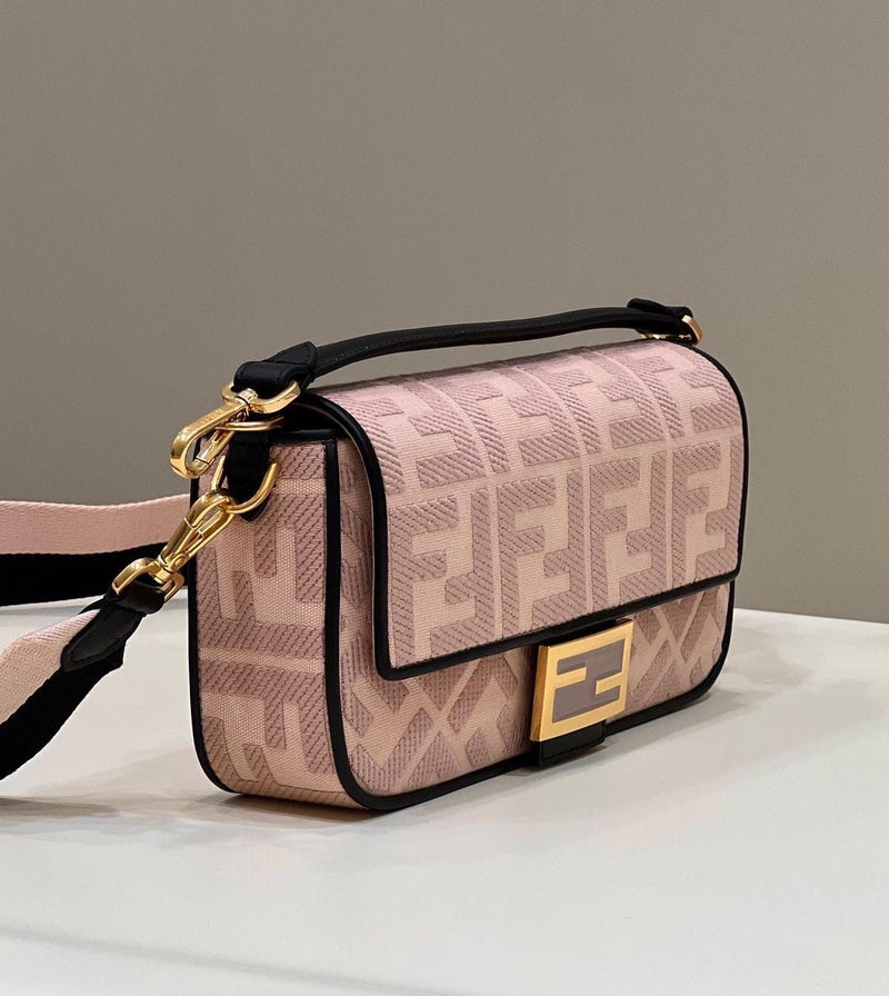 Fendi - Wallet On Chain Baguette Rose Pâle