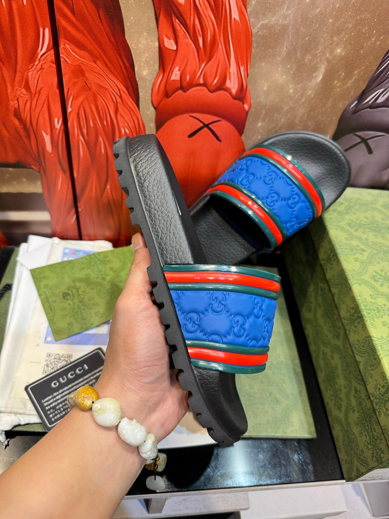 Gucci - Sandale Gucci Bleu Électrique avec Bandes Colorés Rouge/Vert