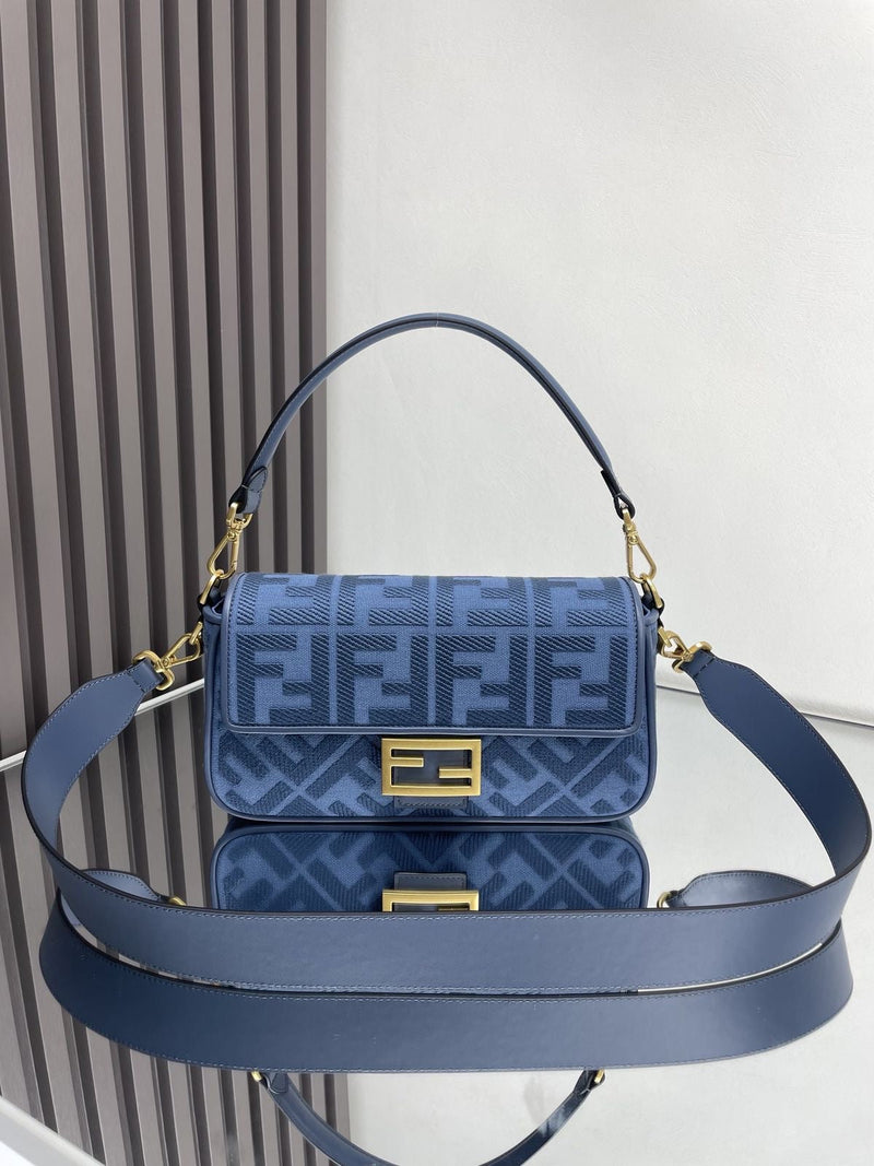 Fendi - Wallet On Chain Baguette Bleu