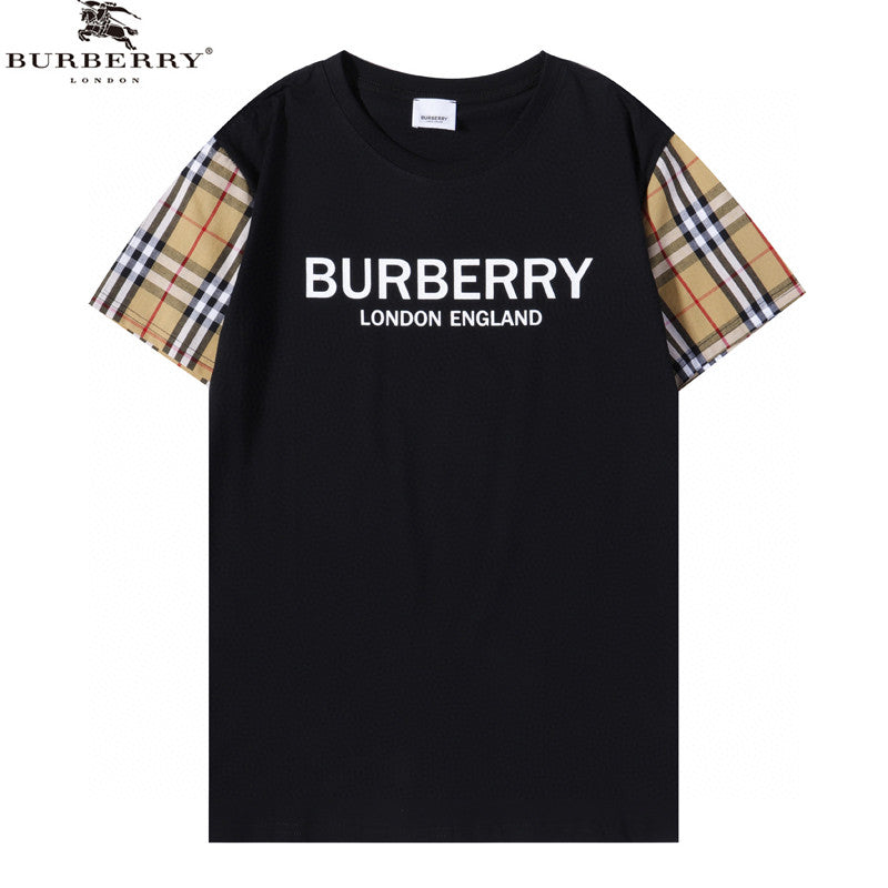 Burberry - T-shirt Burberry avec manches en tartan et inscription "Burberry London England" - Noir