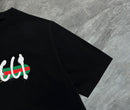 Gucci - T-shirt avec le logo Gucci stylisé - Noir