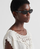 Prada - Lunettes De Soleil Prada Symbole Fines Verres Gris Ardoise