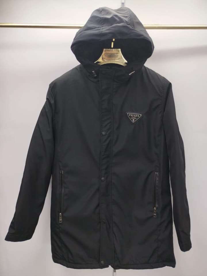 Prada - Veste à capuche longue avec plaque PRADA Noir