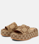 Gucci - Mules à plateforme en toile GG Maxi Camel
