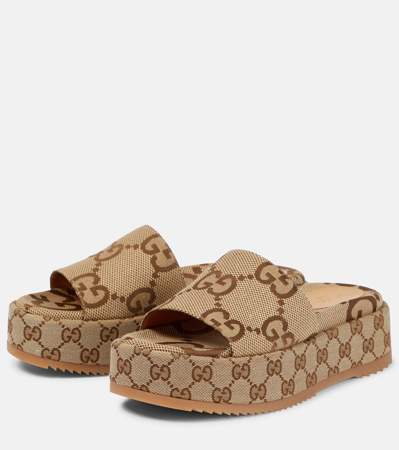 Gucci - Mules à plateforme en toile GG Maxi Camel