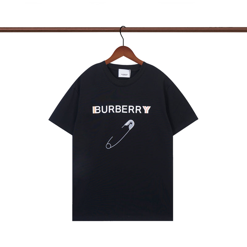 Burberry - T-shirt Burberry avec logo et épingle à nourrice - Noir