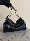 Chanel - Sac à bandoulière 36cm avec logo Chanel Noir