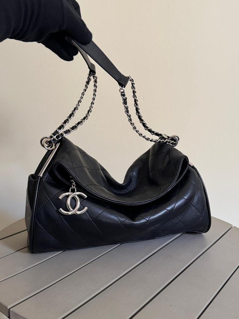 Chanel - Sac à bandoulière 36cm avec logo Chanel Noir