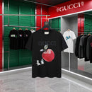Gucci - T-shirt avec un design de pomme rouge et logo Gucci - Noir