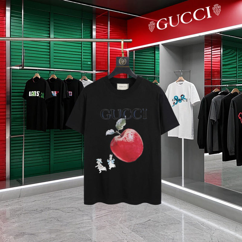 Gucci - T-shirt avec un design de pomme rouge et logo Gucci - Noir