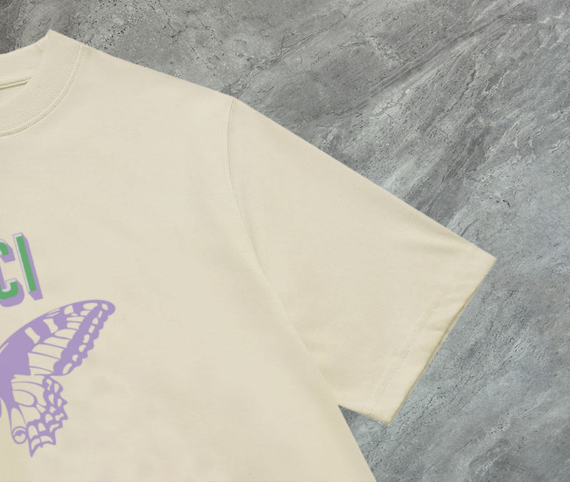 Gucci - T-shirt avec un design de papillon et logo Gucci - Crème