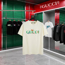 Gucci - T-shirt Gucci avec logo coloré et motif - Crème