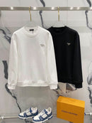 Prada - Pull en coton orné du logo Prada. Noir ou Blanc