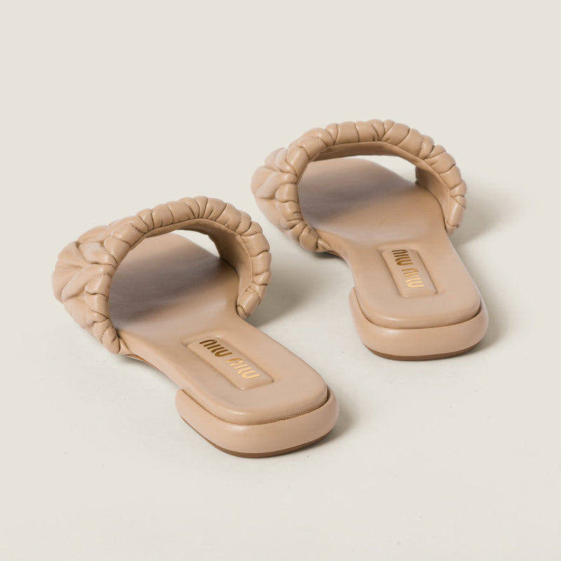 Miu Miu - Mules en cuir nappa matelassé Beige Sable