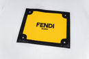 Fendi - T-shirt avec logo Fendi en jaune sur une étiquette - Blanc