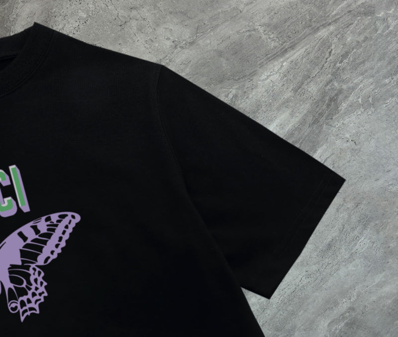 Gucci - T-shirt avec un design de papillon et logo Gucci - Noir