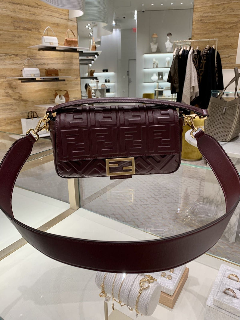 Fendi - Wallet On Chain Baguette Bordeaux