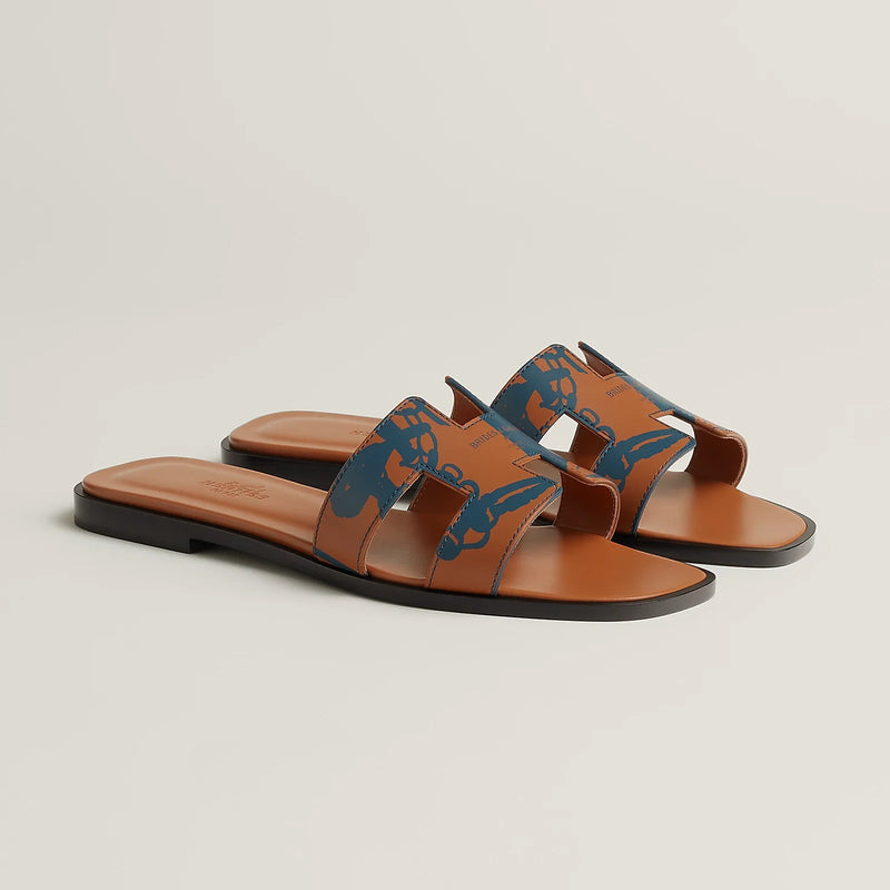 Hermès - Sandales Oran Naturel / Bleu Turquin avec motifs