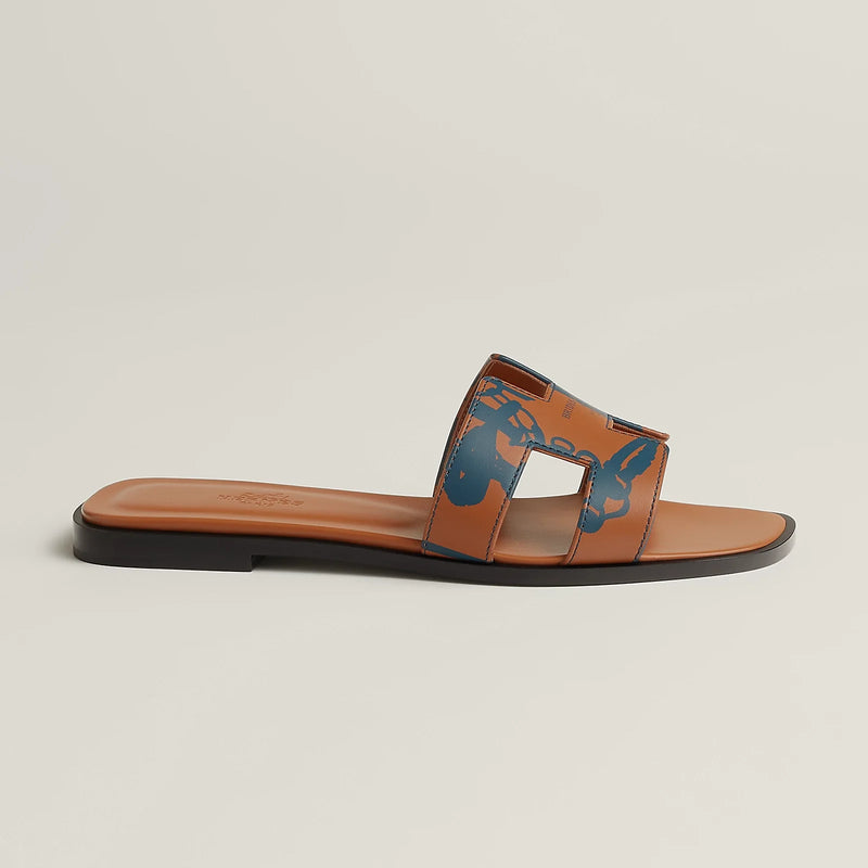 Hermès - Sandales Oran Naturel / Bleu Turquin avec motifs