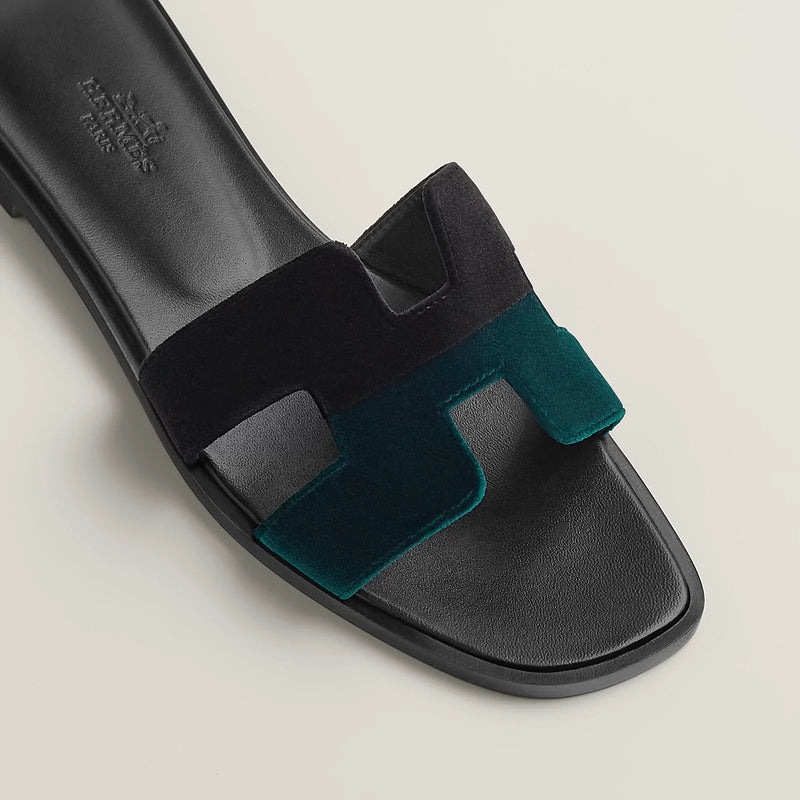 Hermès - Sandales Oran Noir / Vert Mousse en Velours