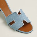 Hermès - Sandales Oasis Bleu Clair en Denim Effrangé