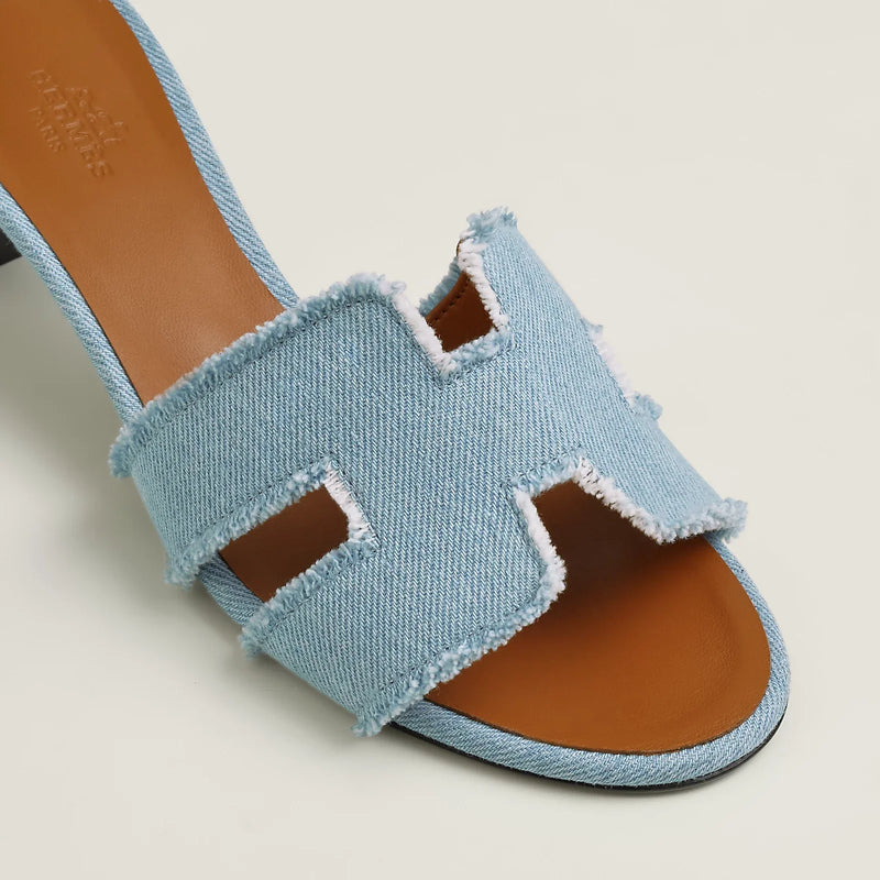 Hermès - Sandales Oasis Bleu Clair en Denim Effrangé