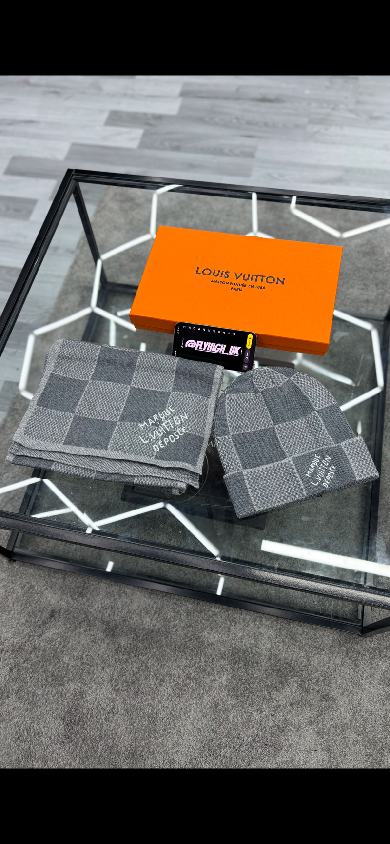 Louis Vuitton - Pack Bonnets + Écharpes en damier LV Gris