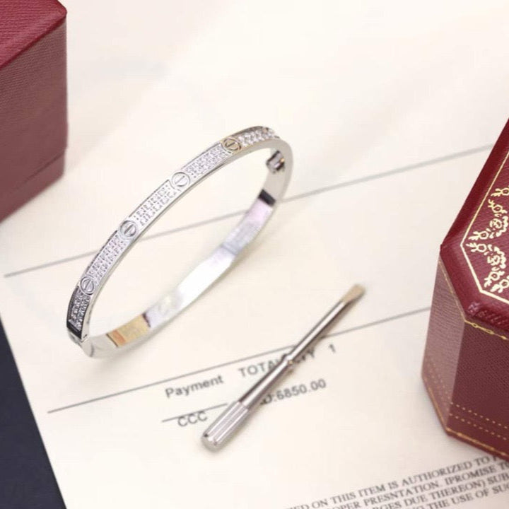 Cartier - Bracelet diamants Love