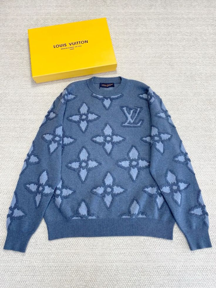 Louis Vuitton - Pull monogramme LV en relief Bleu Foncée Bleu Ciel
