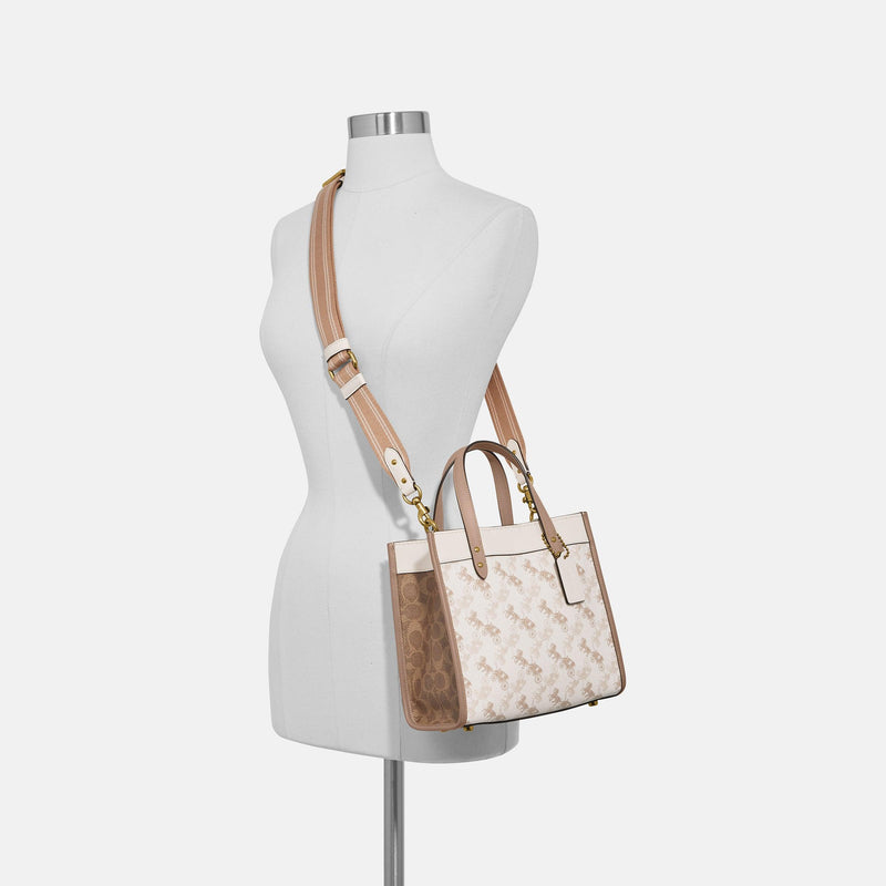 Field Tote 22 With Horse And Carriage Print