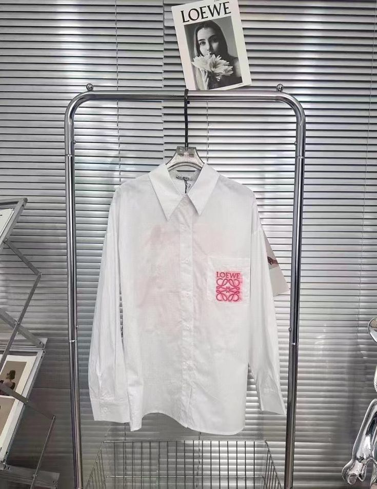 Loewe - Chemise longue Blanche monogramme en relief Rose