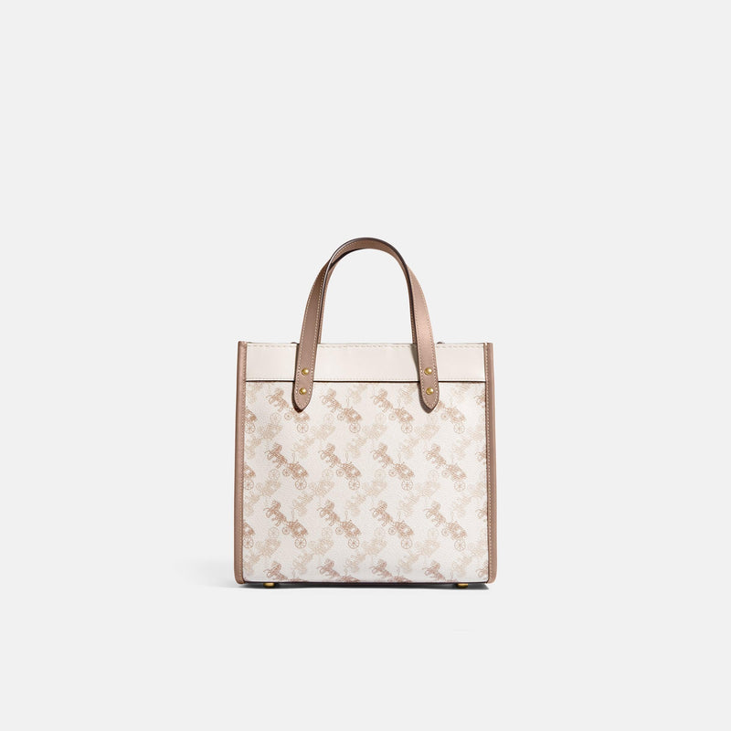 Field Tote 22 With Horse And Carriage Print