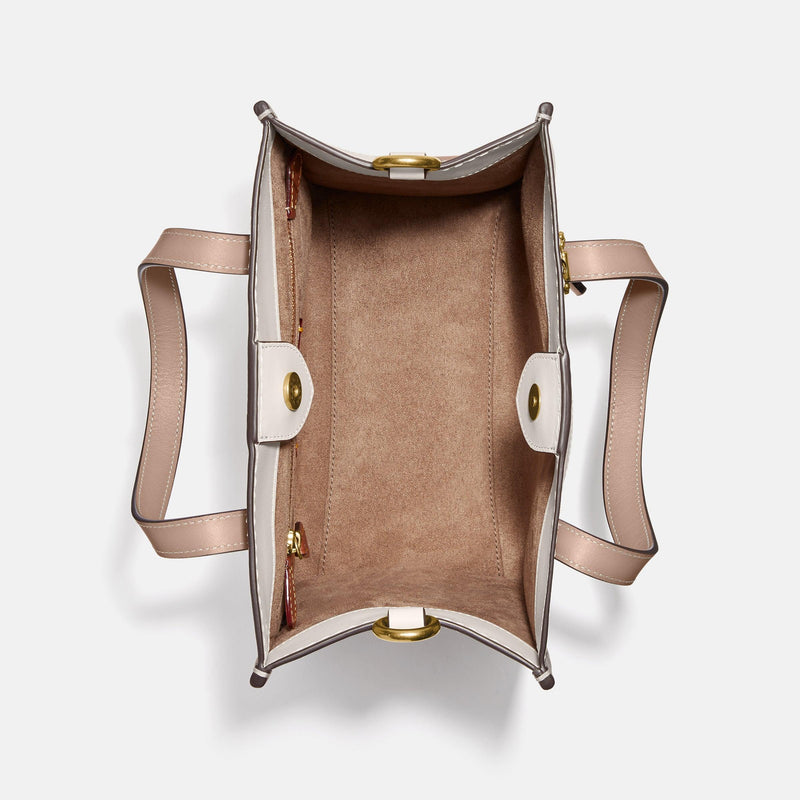 Field Tote 22 With Horse And Carriage Print