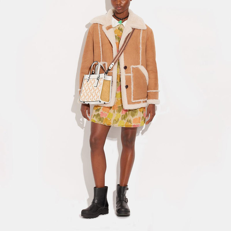 Field Tote 22 With Horse And Carriage