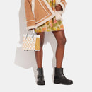 Field Tote 22 With Horse And Carriage