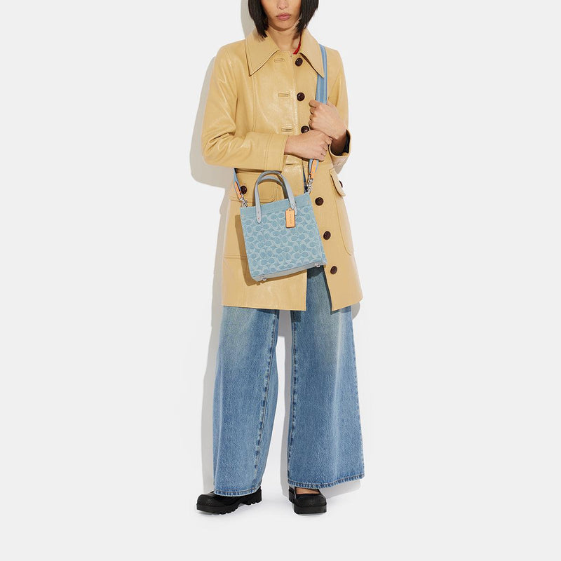 Field Tote 22 In Signature Denim
