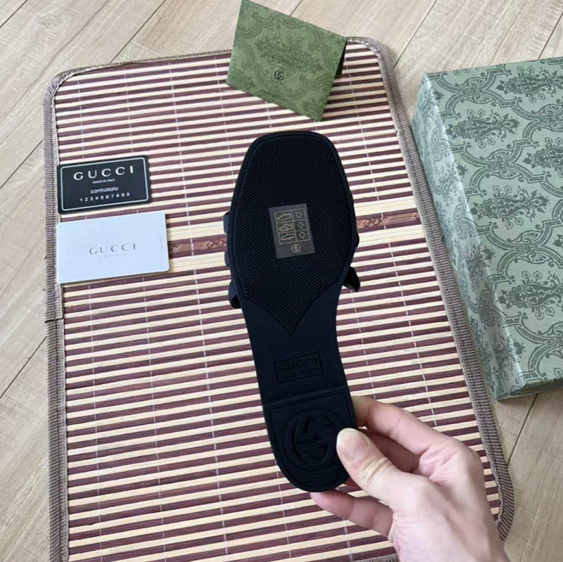 Gucci - Interlocking G slide
