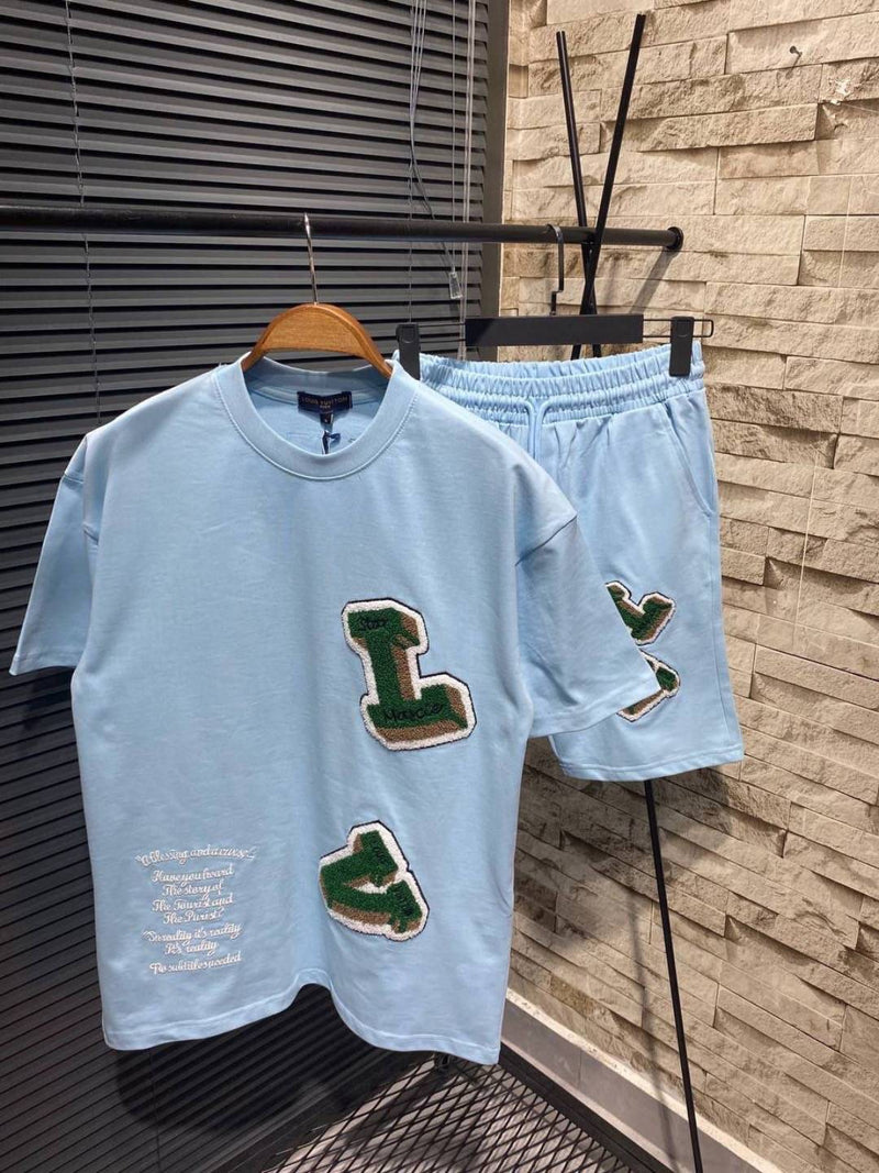 Louis Vuitton - Ensemble SHORT + T-SHIRT Initiales L. V. Bleu Clair